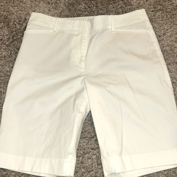 Talbots Women’s White Perfect Shorts  Sz 6 - Picture 1 of 6